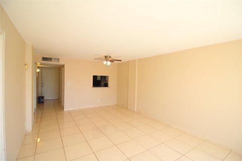 Condo in Oakland Park, Florida, 2 bedrooms  № 1060289 - photo 16