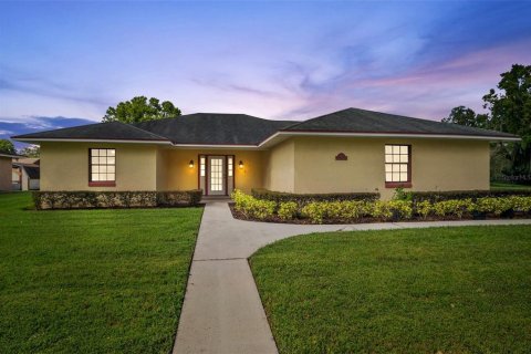 House in Lakeland, Florida 3 bedrooms, 173.36 sq.m. № 1390596 - photo 1