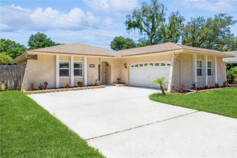 House in Palm Harbor, Florida 3 bedrooms, 181.9 sq.m. № 1265457 - photo 2