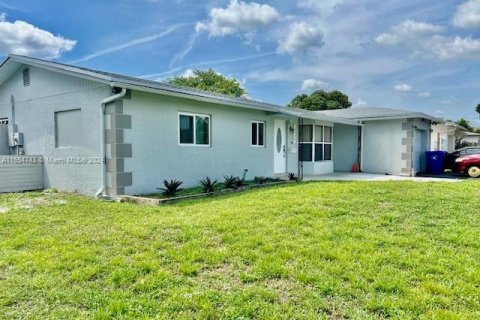 House in North Lauderdale, Florida 3 bedrooms, 144 sq.m. № 1078458 - photo 3