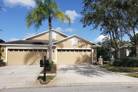 House in Tampa, Florida 2 bedrooms, 169.92 sq.m. № 1434602 - photo 1