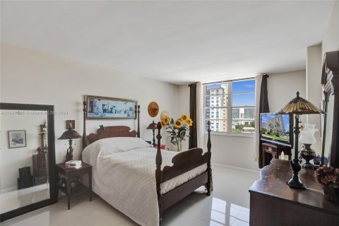 Condo in Sunny Isles Beach, Florida, 2 bedrooms  № 1319350 - photo 24