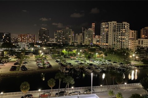 Condo in Sunny Isles Beach, Florida, 2 bedrooms  № 1319350 - photo 7