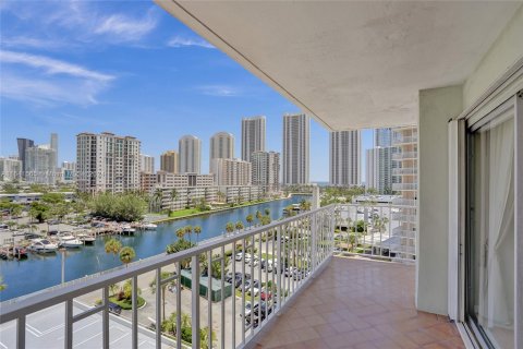 Condo in Sunny Isles Beach, Florida, 2 bedrooms  № 1319350 - photo 2