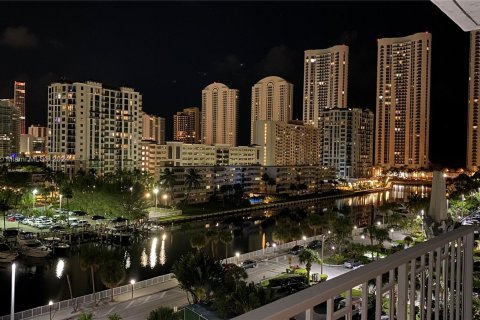 Condo in Sunny Isles Beach, Florida, 2 bedrooms  № 1319350 - photo 9