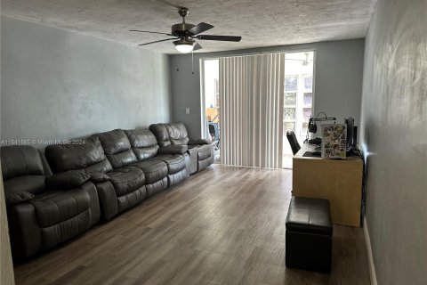Condominio en venta en Plantation, Florida, 1 dormitorio, 89.19 m2 № 1035752 - foto 3