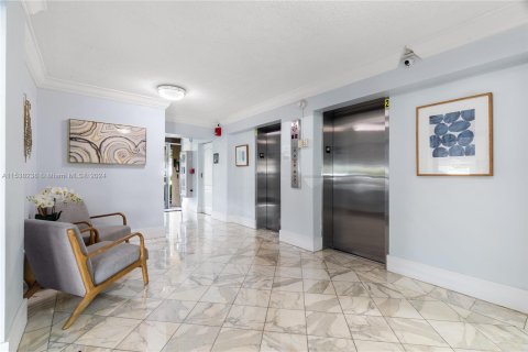 Condominio en venta en North Miami, Florida, 2 dormitorios, 89.46 m2 № 1035341 - foto 22