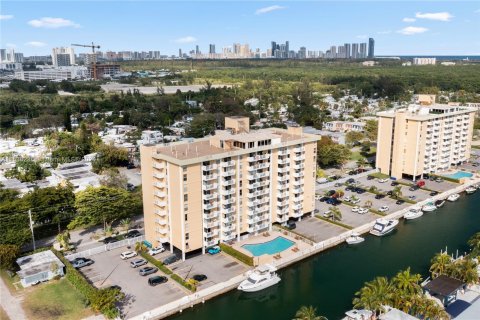 Condominio en venta en North Miami, Florida, 2 dormitorios, 89.46 m2 № 1035341 - foto 30