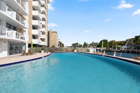 Condominio en venta en North Miami, Florida, 2 dormitorios, 89.46 m2 № 1035341 - foto 23