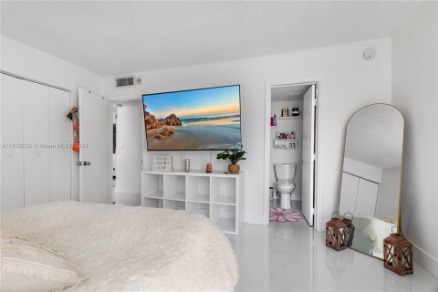 Condominio en venta en North Miami, Florida, 2 dormitorios, 89.46 m2 № 1035341 - foto 13