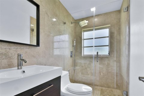 Casa en venta en Sunny Isles Beach, Florida, 4 dormitorios, 195 m2 № 1405946 - foto 9