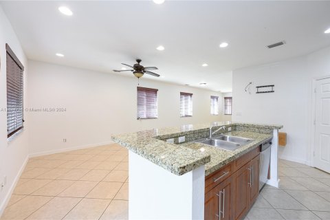 Townhouse in Hallandale Beach, Florida 3 bedrooms, 179.39 sq.m. № 1405903 - photo 17