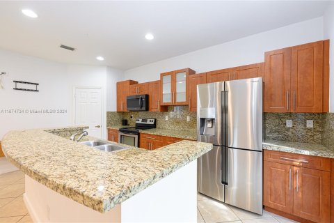 Townhouse in Hallandale Beach, Florida 3 bedrooms, 179.39 sq.m. № 1405903 - photo 2