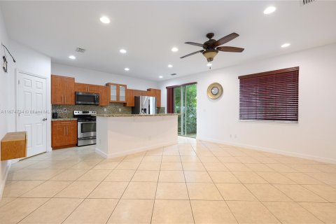 Townhouse in Hallandale Beach, Florida 3 bedrooms, 179.39 sq.m. № 1405903 - photo 23