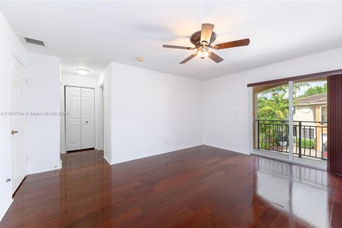 Townhouse in Hallandale Beach, Florida 3 bedrooms, 179.39 sq.m. № 1405903 - photo 8