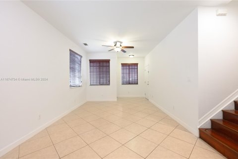 Townhouse in Hallandale Beach, Florida 3 bedrooms, 179.39 sq.m. № 1405903 - photo 20