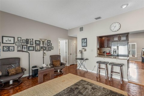 Condo in Orlando, Florida, 2 bedrooms  № 1204952 - photo 9