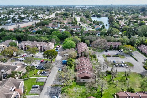 Villa ou maison à vendre à Deerfield Beach, Floride: 2 chambres, 73.67 m2 № 1050349 - photo 9