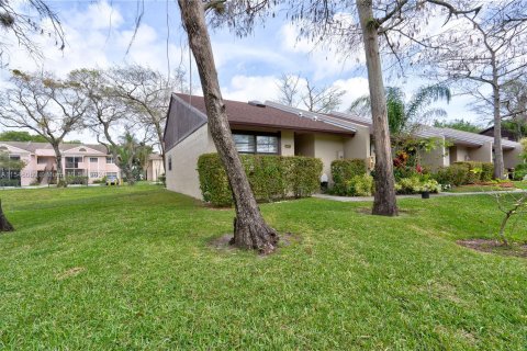 Villa ou maison à vendre à Deerfield Beach, Floride: 2 chambres, 73.67 m2 № 1050349 - photo 19