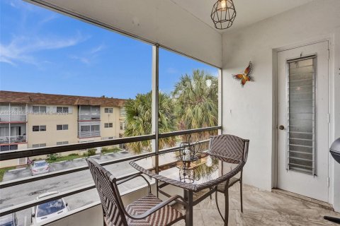 Condo in Lauderhill, Florida, 1 bedroom  № 1050351 - photo 13