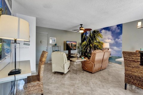 Condo in Lauderhill, Florida, 1 bedroom  № 1050351 - photo 16