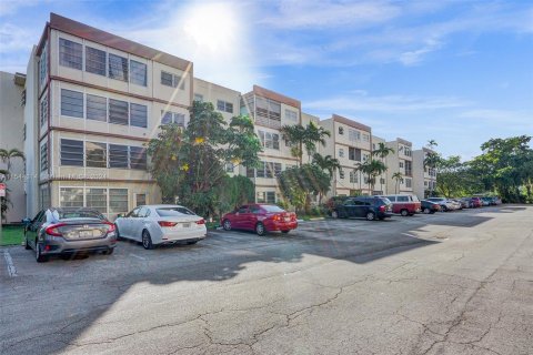 Condominio en venta en Lauderhill, Florida, 1 dormitorio, 70.61 m2 № 1050351 - foto 29