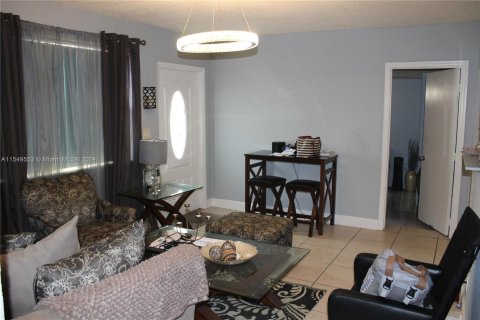 Villa ou maison à vendre à Miramar, Floride: 3 chambres, 146.51 m2 № 1060679 - photo 6