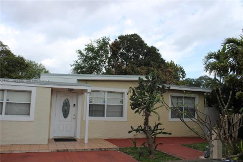 Villa ou maison à vendre à Miramar, Floride: 3 chambres, 146.51 m2 № 1060679 - photo 2