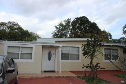Villa ou maison à vendre à Miramar, Floride: 3 chambres, 146.51 m2 № 1060679 - photo 1