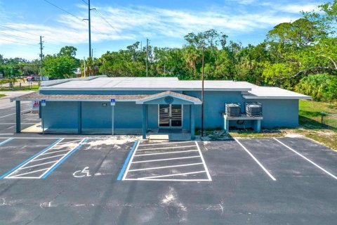 Commercial property in Hudson, Florida 362.32 sq.m. № 1210628 - photo 1