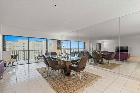 Condo in Miami, Florida, 2 bedrooms  № 1223758 - photo 20