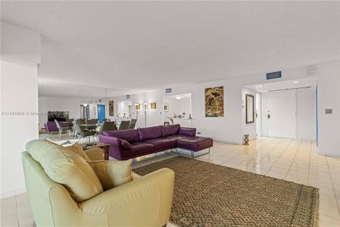 Copropriété à vendre à Miami, Floride: 2 chambres, 181.16 m2 № 1223758 - photo 24