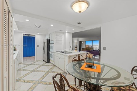 Copropriété à vendre à Miami, Floride: 2 chambres, 181.16 m2 № 1223758 - photo 12