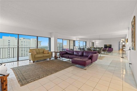 Copropriété à vendre à Miami, Floride: 2 chambres, 181.16 m2 № 1223758 - photo 25