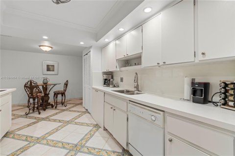 Copropriété à vendre à Miami, Floride: 2 chambres, 181.16 m2 № 1223758 - photo 11