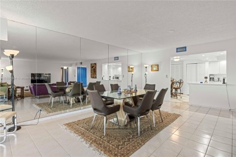 Copropriété à vendre à Miami, Floride: 2 chambres, 181.16 m2 № 1223758 - photo 21