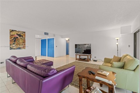 Copropriété à vendre à Miami, Floride: 2 chambres, 181.16 m2 № 1223758 - photo 22