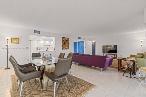 Copropriété à vendre à Miami, Floride: 2 chambres, 181.16 m2 № 1223758 - photo 18