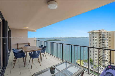 Condo in Miami, Florida, 2 bedrooms  № 1223758 - photo 4