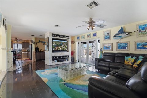 Casa en venta en Cutler Bay, Florida, 4 dormitorios, 200.3 m2 № 1223757 - foto 6