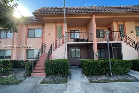 Copropriété à vendre à Weston, Floride: 2 chambres, 114.36 m2 № 1075472 - photo 1