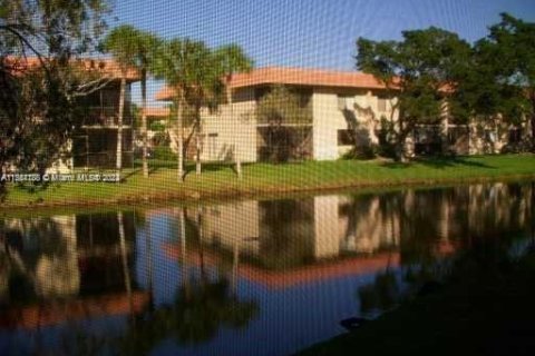 Copropriété à vendre à Weston, Floride: 2 chambres, 114.36 m2 № 1075472 - photo 2