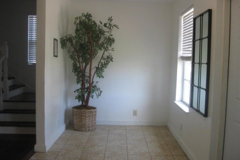 House in West Palm Beach, Florida 3 bedrooms, 183.67 sq.m. № 1097741 - photo 2