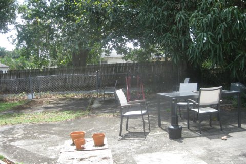 House in West Palm Beach, Florida 3 bedrooms, 183.67 sq.m. № 1097741 - photo 13