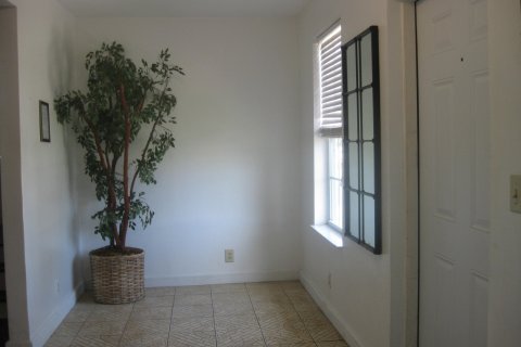 House in West Palm Beach, Florida 3 bedrooms, 183.67 sq.m. № 1097741 - photo 1