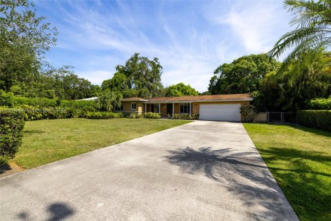 House in Pinecrest, Florida 3 bedrooms, 142.14 sq.m. № 1028637 - photo 2