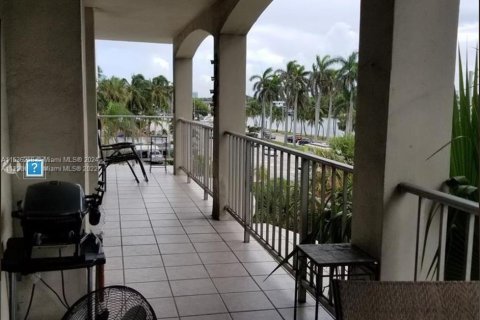 Condo in Miami Beach, Florida, 2 bedrooms  № 1028679 - photo 8