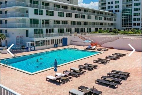 Copropriété à vendre à Miami Beach, Floride: 2 chambres, 124.49 m2 № 1028679 - photo 17