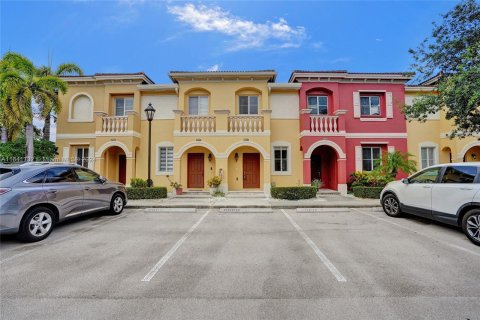 Adosado en venta en Miramar, Florida, 2 dormitorios, 99.41 m2 № 1330005 - foto 1