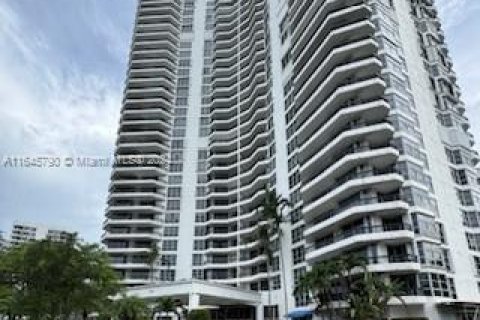 Condo in Aventura, Florida, 2 bedrooms  № 1329961 - photo 1